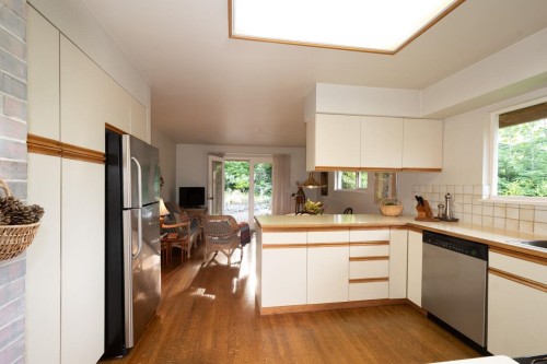 805 Younette Drive, West Vancouver, BC - Indoor Photo Showing Kitchen