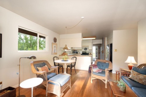 805 Younette Drive, West Vancouver, BC - Indoor Photo Showing Living Room