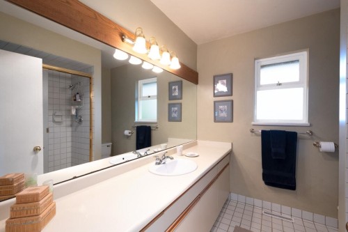 805 Younette Drive, West Vancouver, BC - Indoor Photo Showing Bathroom