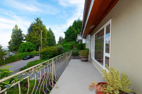 805 Younette Drive, West Vancouver, BC - Outdoor