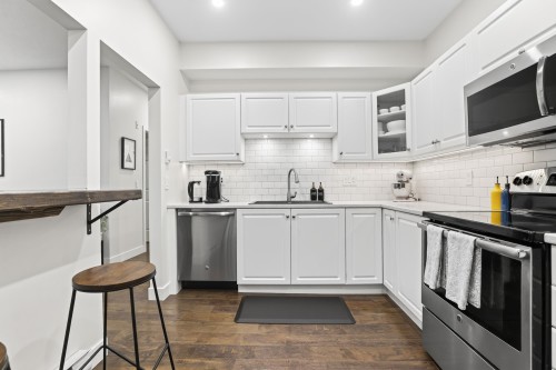 106-4745 54A Street, Delta, BC - Indoor Photo Showing Kitchen With Stainless Steel Kitchen With Upgraded Kitchen