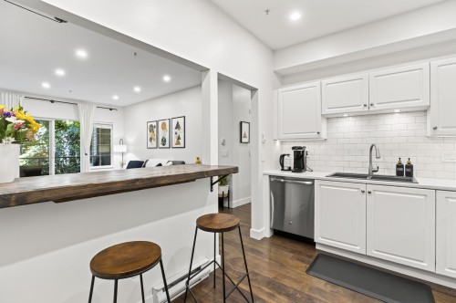 106-4745 54A Street, Delta, BC - Indoor Photo Showing Kitchen With Upgraded Kitchen