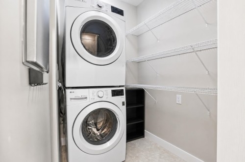 106-4745 54A Street, Delta, BC - Indoor Photo Showing Laundry Room