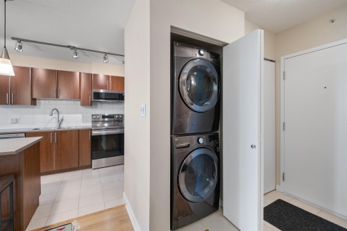 3003-1178 Heffley Crescent, Coquitlam, BC - Indoor Photo Showing Laundry Room