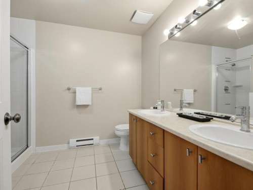 32-9229 University Crescent, Burnaby, BC - Indoor Photo Showing Bathroom