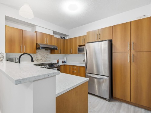 32-9229 University Crescent, Burnaby, BC - Indoor Photo Showing Kitchen With Double Sink
