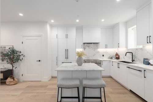 851 19Th Avenue E, Vancouver, BC - Indoor Photo Showing Kitchen With Upgraded Kitchen