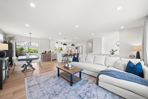 5301 10A Avenue, Delta, BC - Indoor Photo Showing Living Room