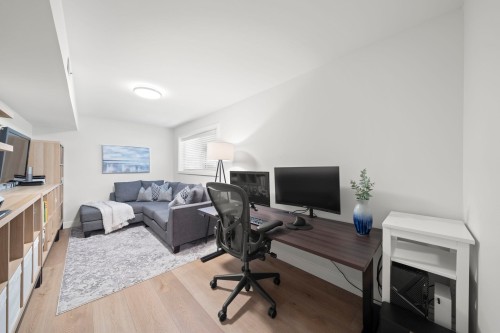 5301 10A Avenue, Delta, BC - Indoor Photo Showing Office