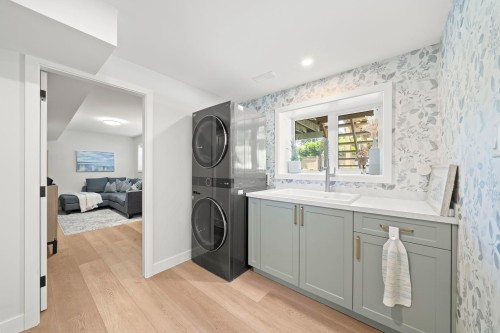 5301 10A Avenue, Delta, BC - Indoor Photo Showing Laundry Room