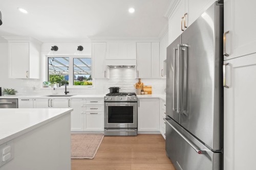 5301 10A Avenue, Delta, BC - Indoor Photo Showing Kitchen With Upgraded Kitchen