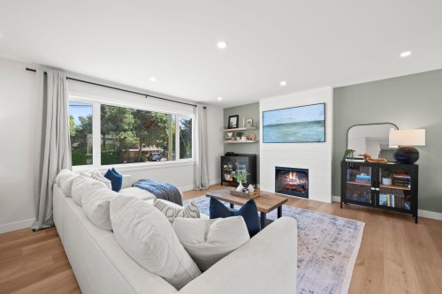 5301 10A Avenue, Delta, BC - Indoor Photo Showing Living Room With Fireplace