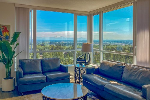2203-3096 Windsor Gate, Coquitlam, BC - Indoor Photo Showing Living Room