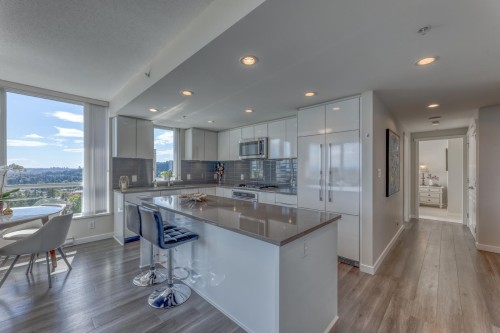 2203-3096 Windsor Gate, Coquitlam, BC - Indoor Photo Showing Kitchen With Upgraded Kitchen