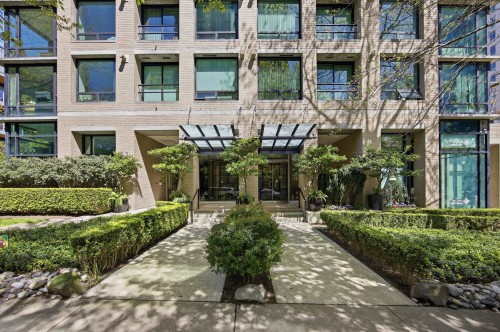 706-1003 Burnaby Street  Vancouver, BC V6E 4R7
