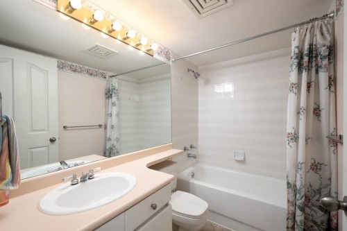 112-4955 River Road, Delta, BC - Indoor Photo Showing Bathroom