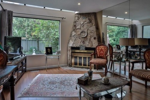 1147 Montroyal Boulevard, North Vancouver, BC - Indoor Photo Showing Living Room With Fireplace