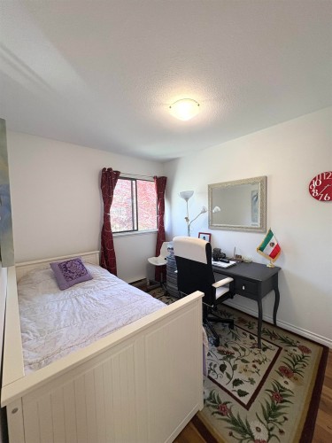 1147 Montroyal Boulevard, North Vancouver, BC - Indoor Photo Showing Bedroom