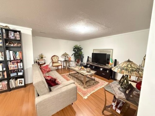 1147 Montroyal Boulevard, North Vancouver, BC - Indoor Photo Showing Living Room