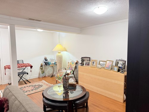 1147 Montroyal Boulevard, North Vancouver, BC - Indoor