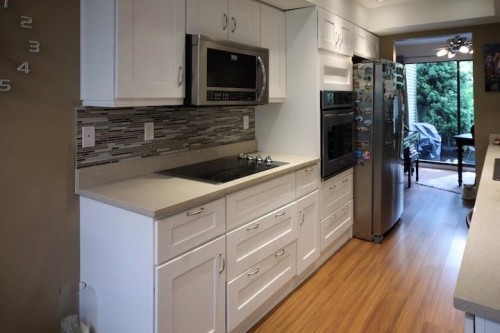 1147 Montroyal Boulevard, North Vancouver, BC - Indoor Photo Showing Kitchen