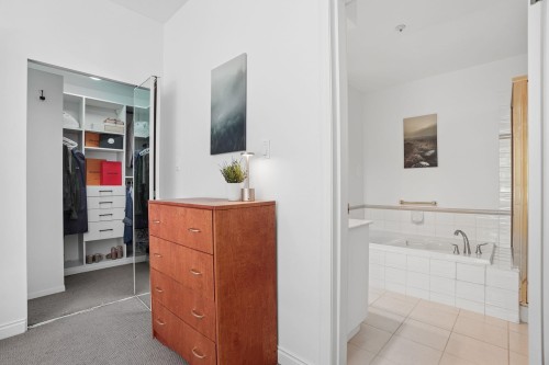 116-5835 Hampton Place, Vancouver, BC - Indoor Photo Showing Other Room