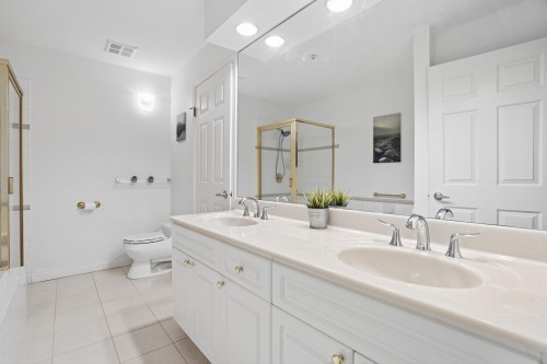 116-5835 Hampton Place, Vancouver, BC - Indoor Photo Showing Bathroom
