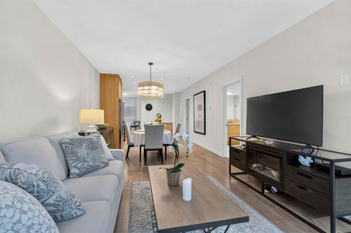 103-707 Como Lake Avenue, Coquitlam, BC - Indoor Photo Showing Living Room