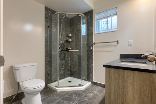 3492 49Th Avenue E, Vancouver, BC - Indoor Photo Showing Bathroom