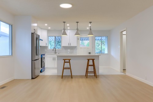 3492 49Th Avenue E, Vancouver, BC - Indoor Photo Showing Kitchen