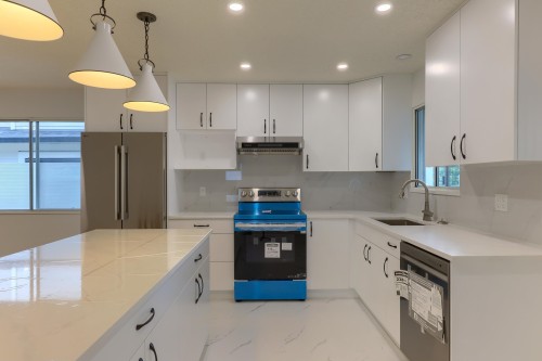 3492 49Th Avenue E, Vancouver, BC - Indoor Photo Showing Kitchen With Upgraded Kitchen
