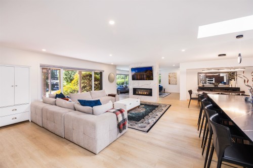 3965 Viewridge Place, West Vancouver, BC - Indoor Photo Showing Living Room With Fireplace
