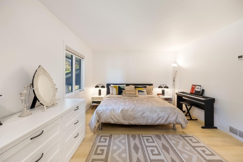 3965 Viewridge Place, West Vancouver, BC - Indoor Photo Showing Bedroom