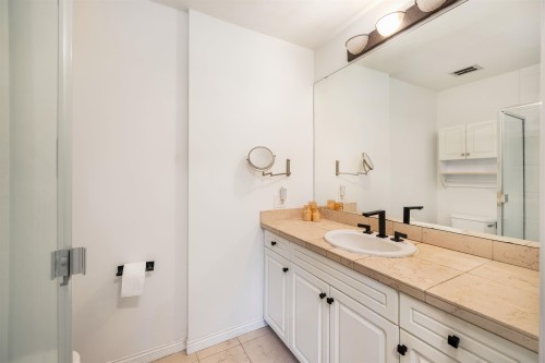 3965 Viewridge Place, West Vancouver, BC - Indoor Photo Showing Bathroom