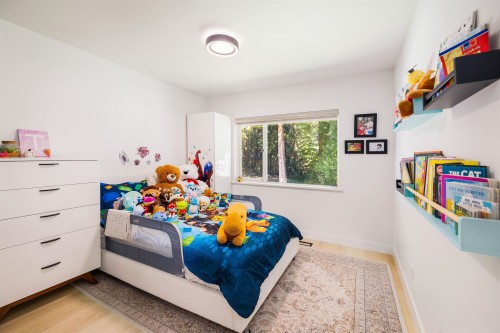 3965 Viewridge Place, West Vancouver, BC - Indoor Photo Showing Bedroom