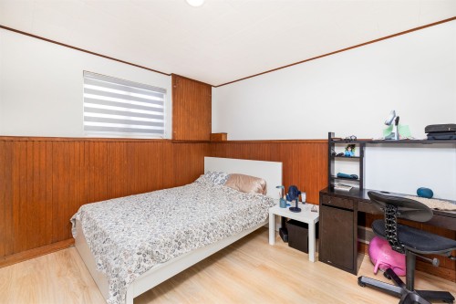 3965 Viewridge Place, West Vancouver, BC - Indoor Photo Showing Bedroom
