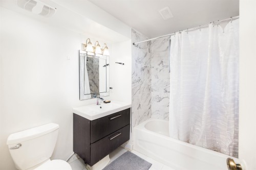 3965 Viewridge Place, West Vancouver, BC - Indoor Photo Showing Bathroom