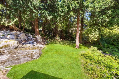 3965 Viewridge Place, West Vancouver, BC - Outdoor