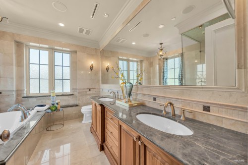 6963 Fremlin Street, Vancouver, BC - Indoor Photo Showing Bathroom