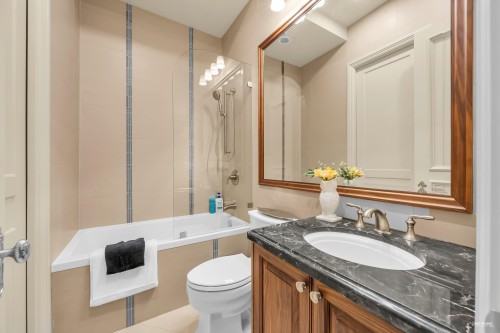 6963 Fremlin Street, Vancouver, BC - Indoor Photo Showing Bathroom