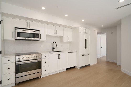 4832 Duchess Street, Vancouver, BC - Indoor Photo Showing Kitchen