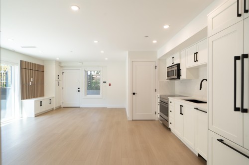 4832 Duchess Street, Vancouver, BC - Indoor Photo Showing Kitchen