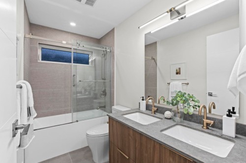 3073 Fromme Road, North Vancouver, BC - Indoor Photo Showing Bathroom