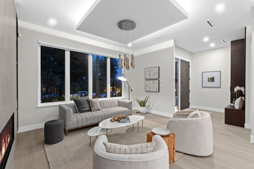 3073 Fromme Road, North Vancouver, BC - Indoor Photo Showing Living Room