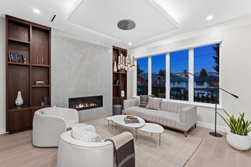 3073 Fromme Road, North Vancouver, BC - Indoor Photo Showing Living Room With Fireplace