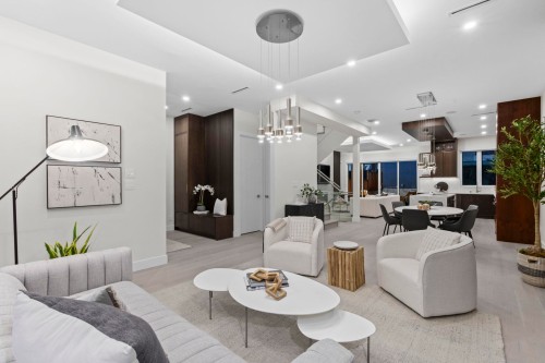 3073 Fromme Road, North Vancouver, BC - Indoor Photo Showing Living Room