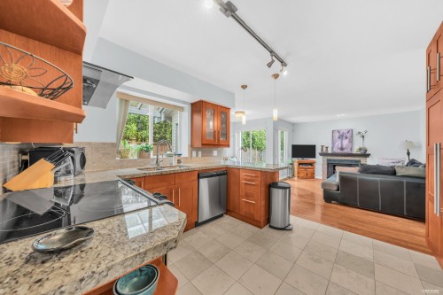 2939 Cliffrose Crescent, Coquitlam, BC - Indoor Photo Showing Kitchen With Double Sink