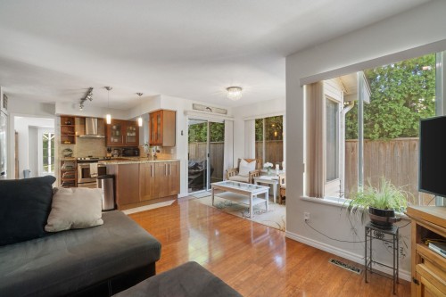 2939 Cliffrose Crescent, Coquitlam, BC - Indoor Photo Showing Living Room