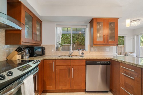 2939 Cliffrose Crescent, Coquitlam, BC - Indoor Photo Showing Kitchen With Double Sink