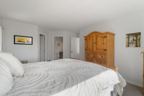2939 Cliffrose Crescent, Coquitlam, BC - Indoor Photo Showing Bedroom